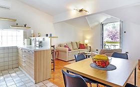 Red Tree Apartment